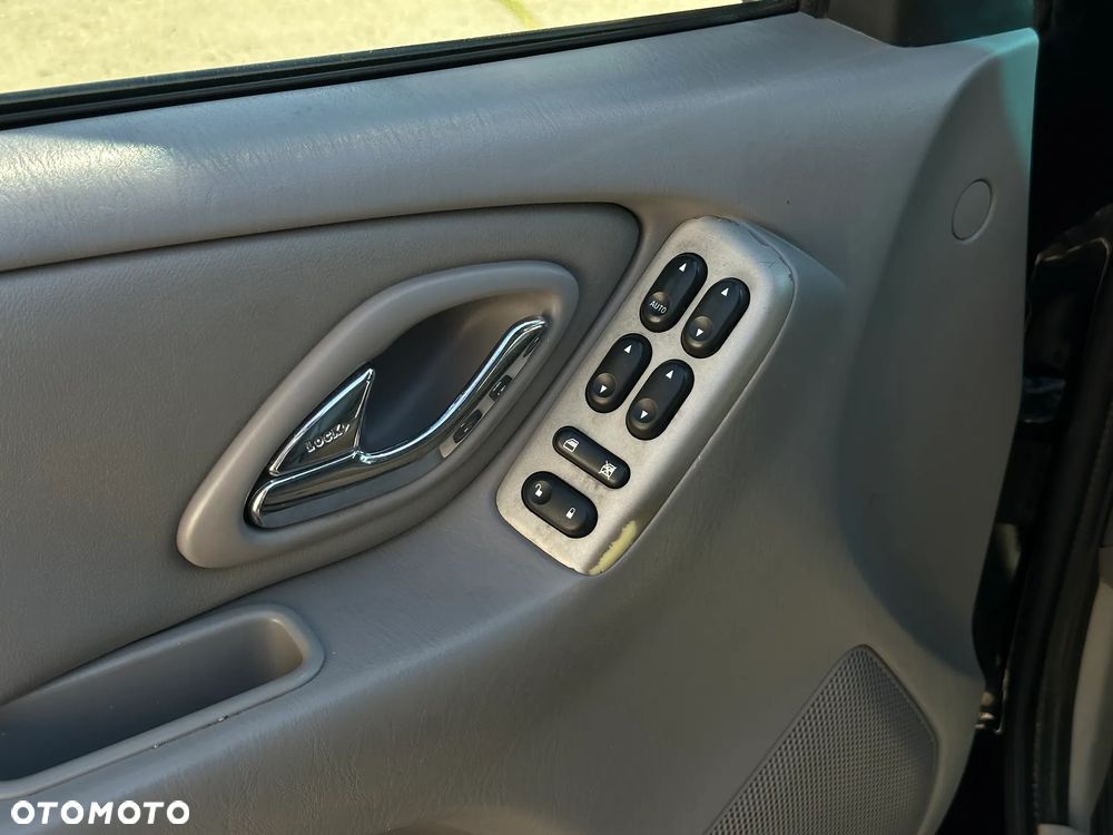 Mazda Tribute 3.0 V6 Exclusive - 10