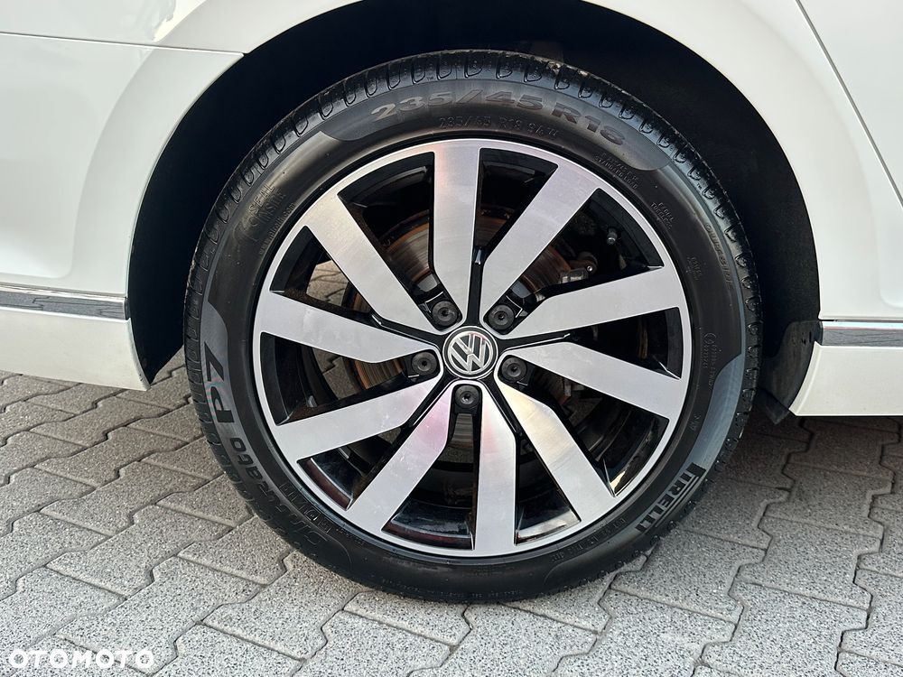Volkswagen Passat - 30