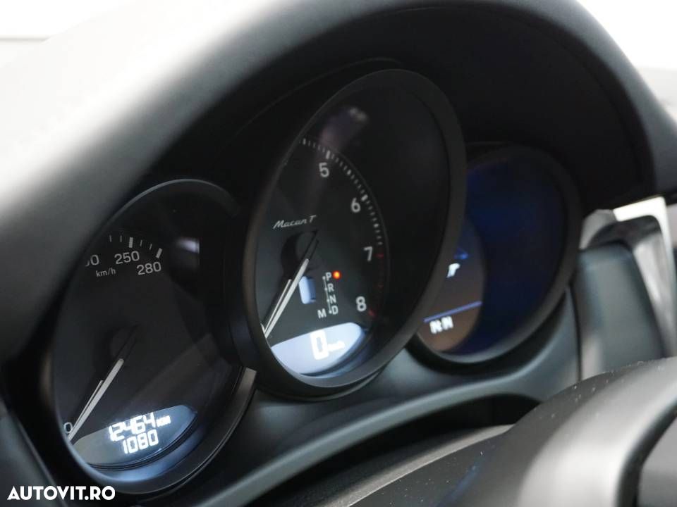 Porsche Macan T - 11