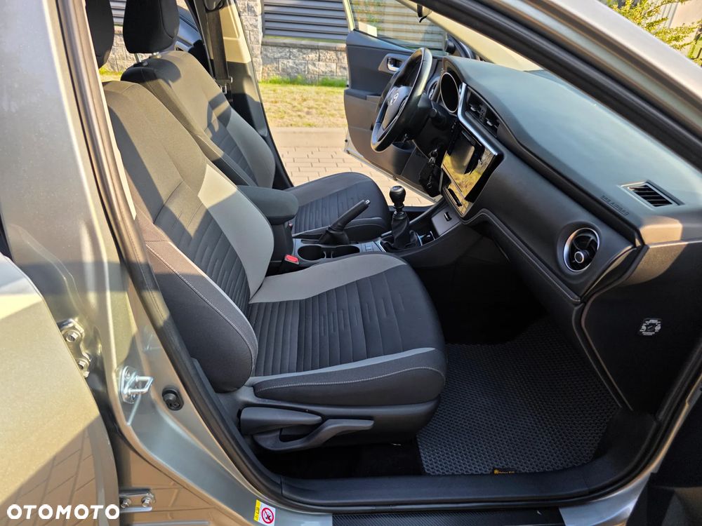 Toyota Auris 1.6 Premium - 24