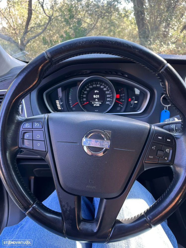 Volvo V40 Cross Country - 10