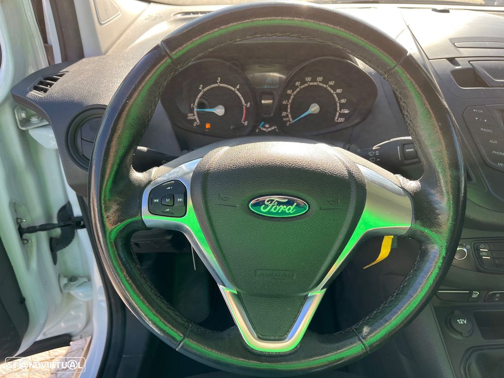 Ford Transit Courier - 28