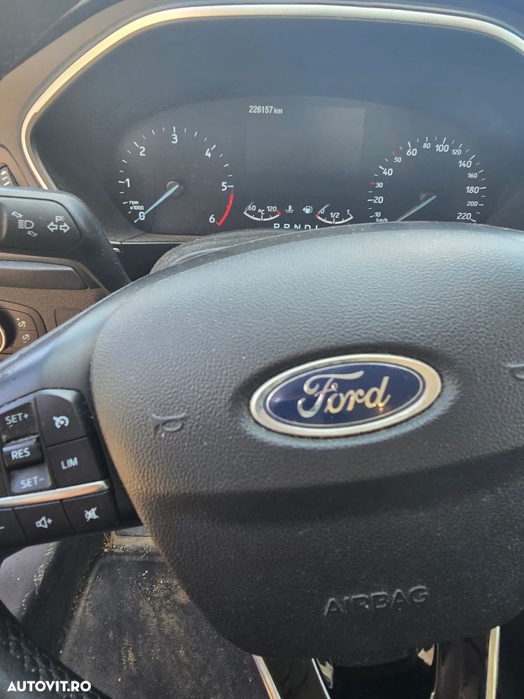 Ford Focus 1.5 EcoBlue Start-Stopp-System Aut. TITANIUM - 8