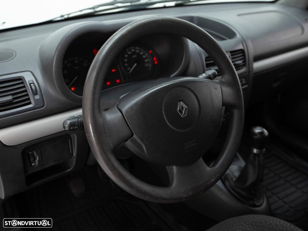Renault Clio Van - 12