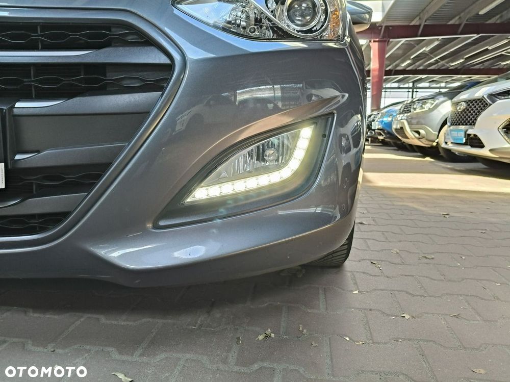 Hyundai i30 blue Kombi 1.4 YES Silver - 9