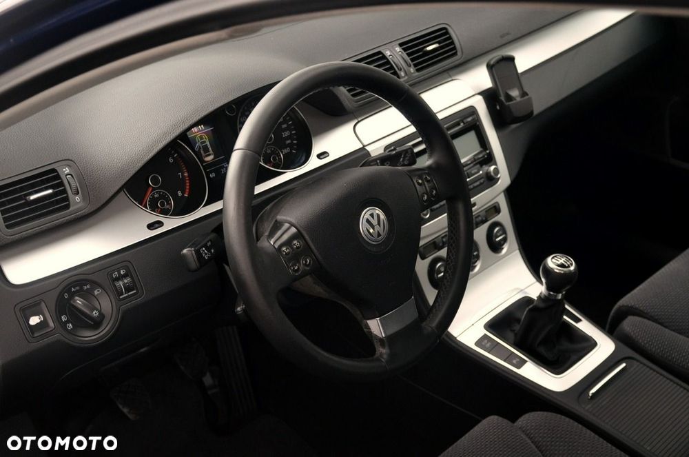 Volkswagen Passat - 11
