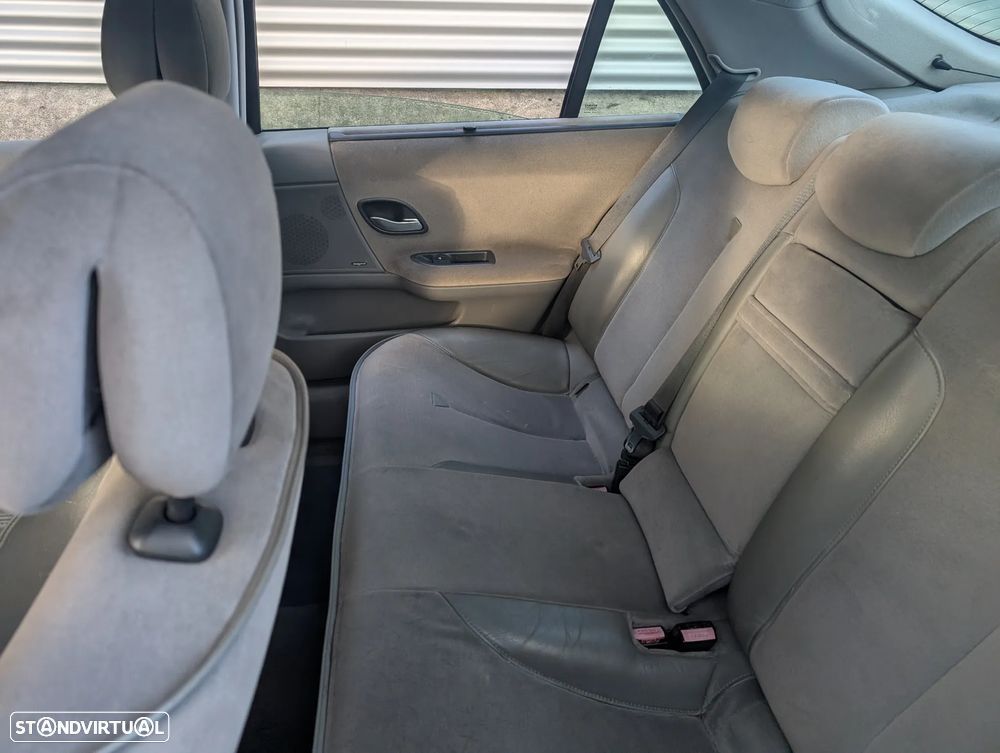 Renault Laguna 1.9 dCi Dynamique - 12