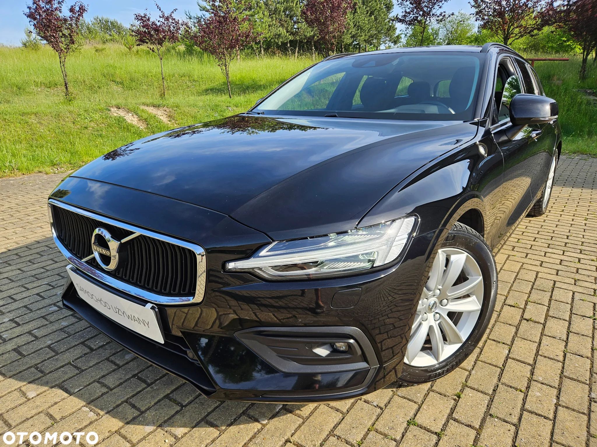 Volvo V60 D4 Momentum Pro - 1