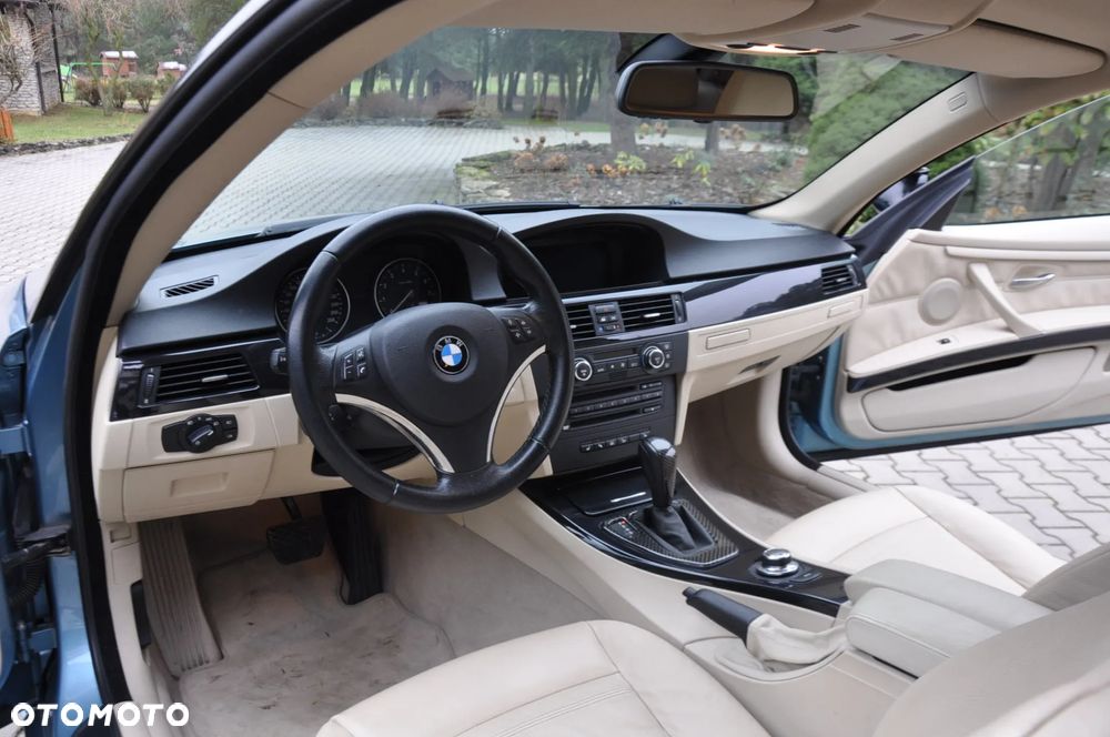 BMW Seria 3 325i xDrive - 29