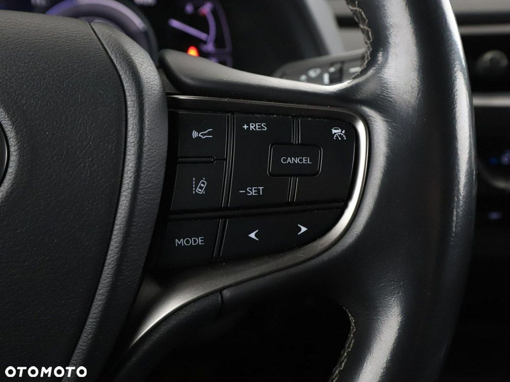 Lexus UX 250h Business Edition - 32