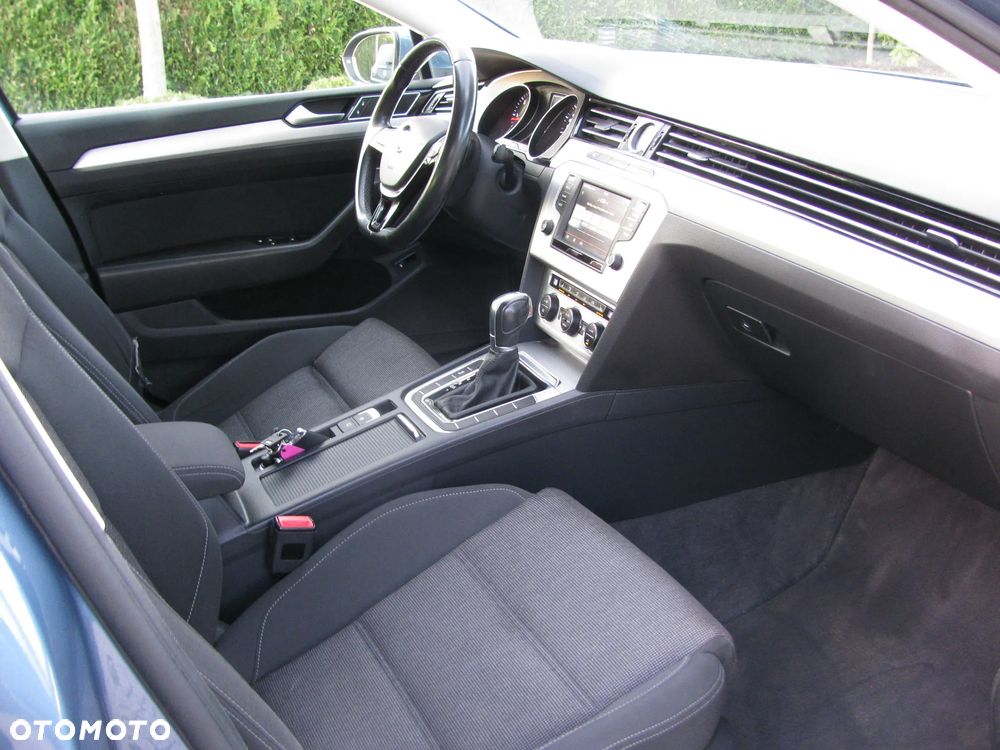 Volkswagen Passat 2.0 TDI SCR DSG Comfortline - 18