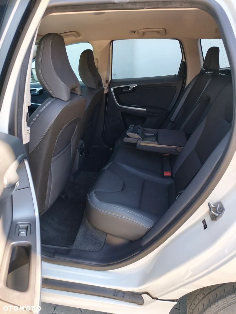 Volvo XC 60 T5 Geartronic Kinetic - 9