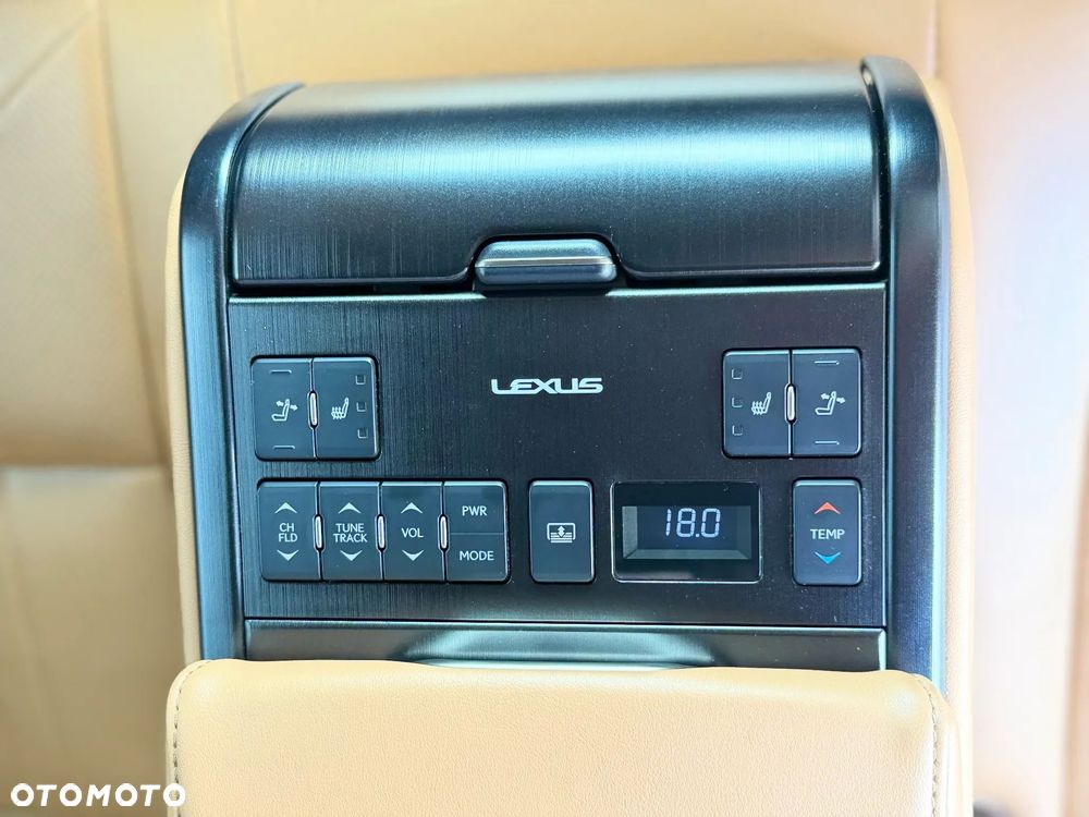 Lexus ES 300h Omotenashi - 18