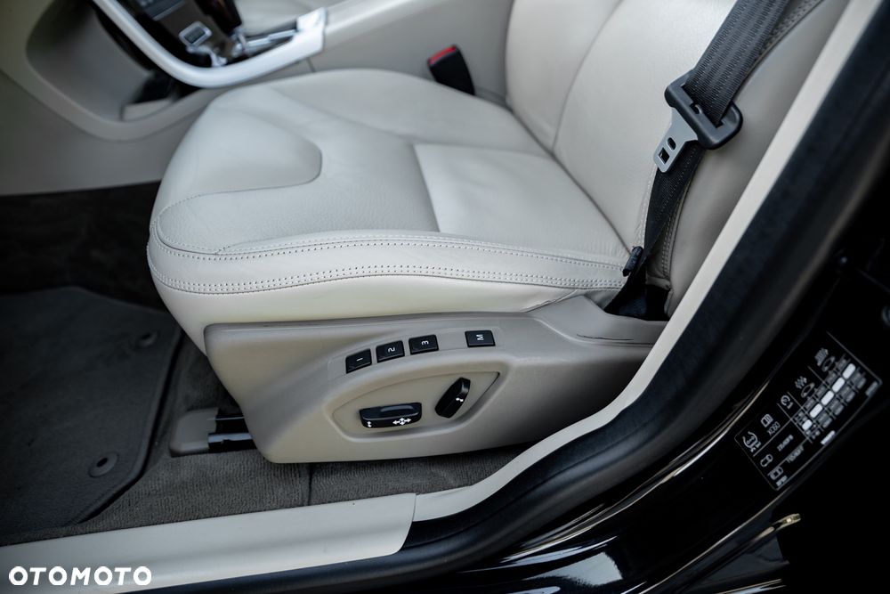 Volvo XC 60 T6 AWD RDesign - 16