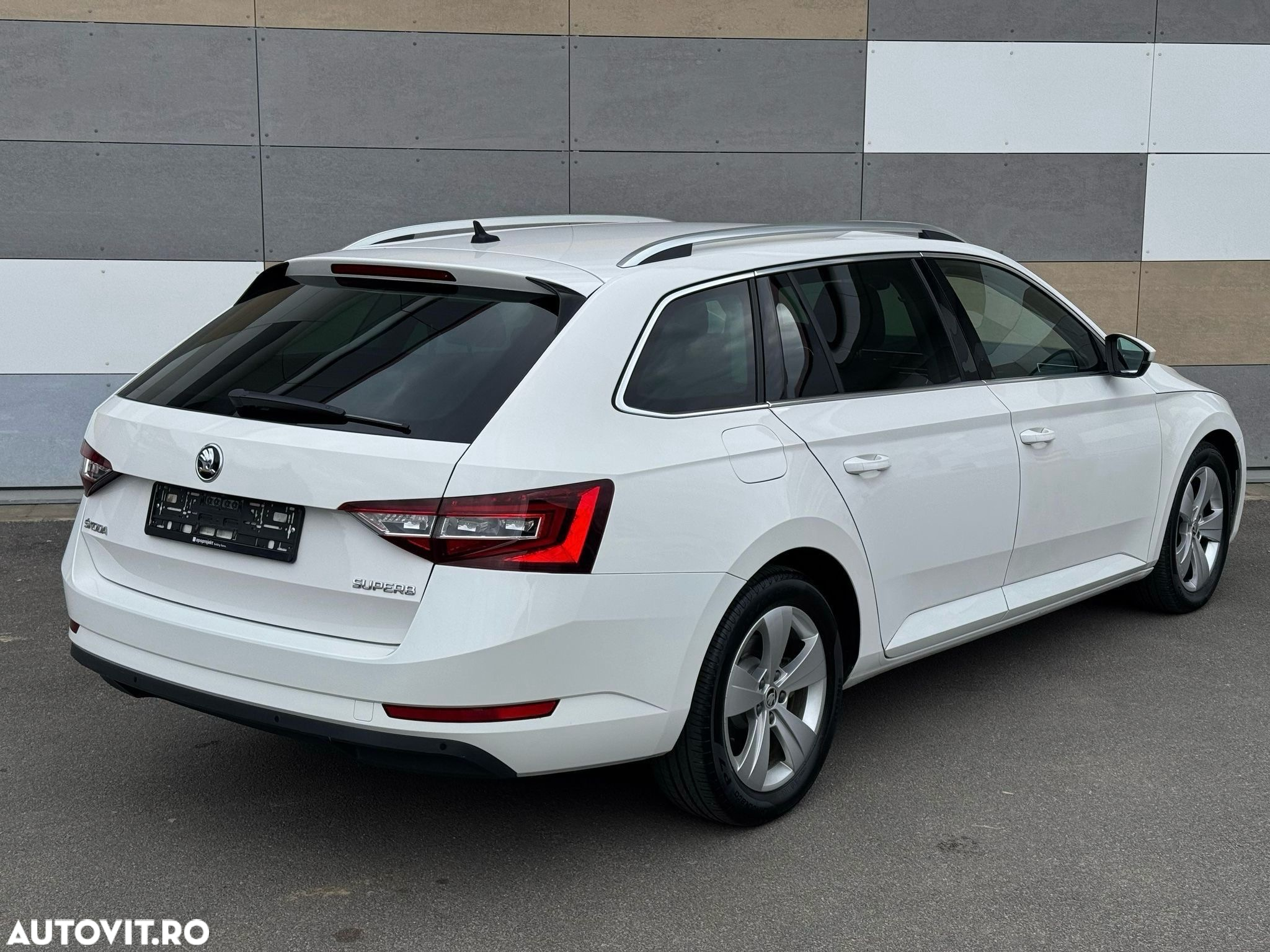 Skoda Superb 2.0 TDI DSG Style - 6