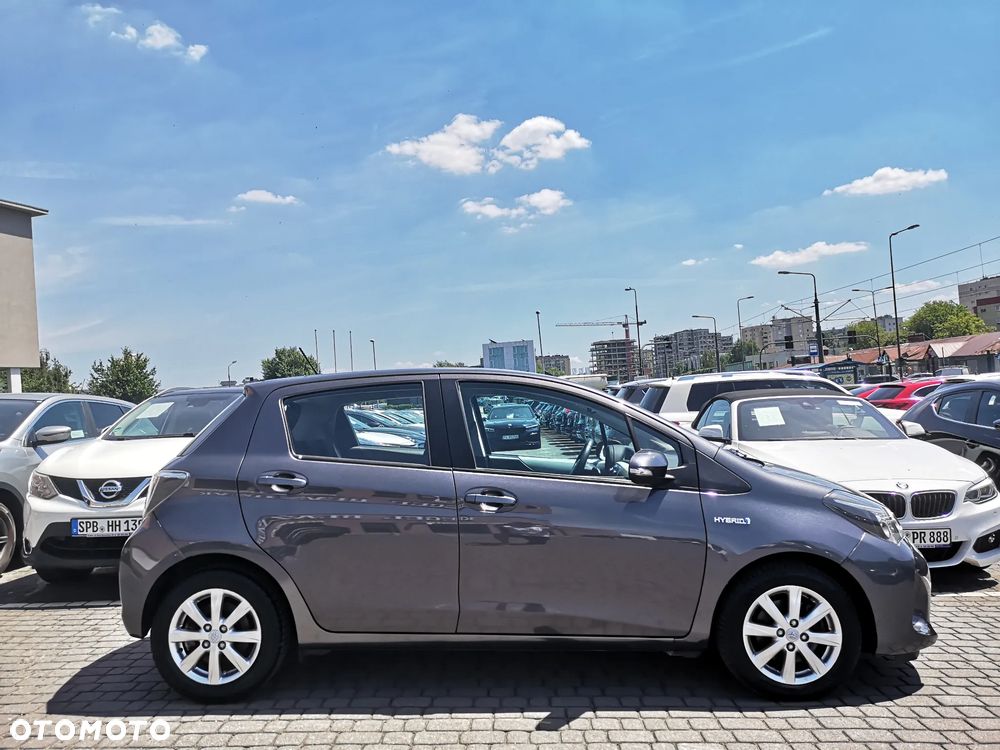 Toyota Yaris Hybrid 100 Life - 6