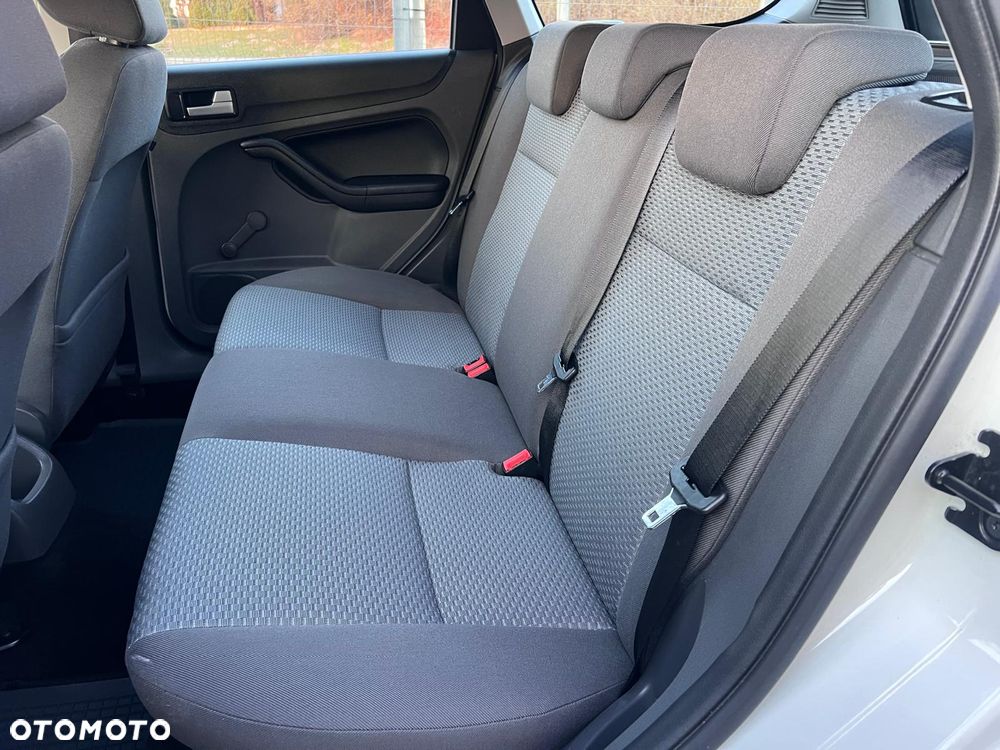 Ford Focus 1.4 Ambiente - 22