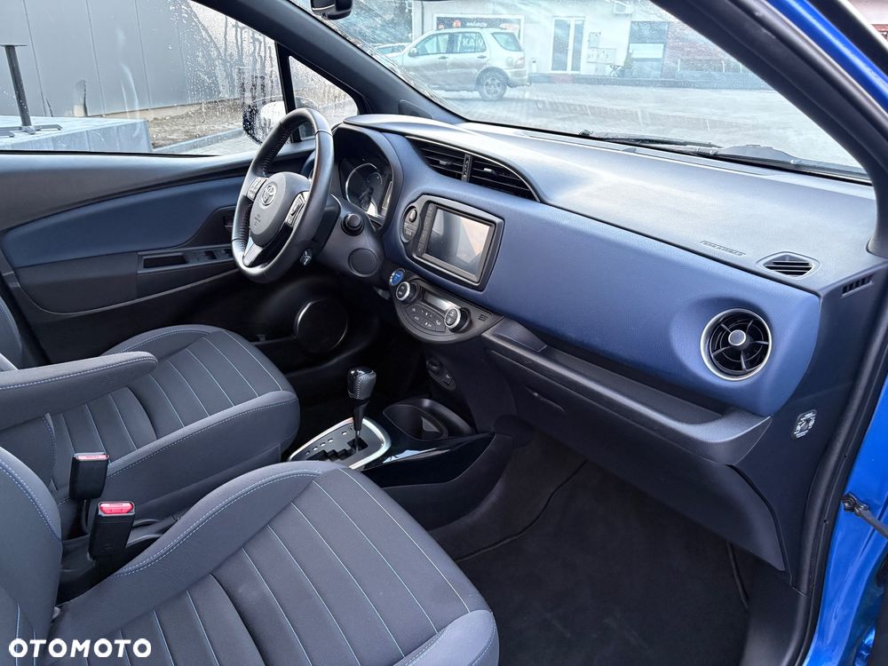 Toyota Yaris Hybrid 100 Selection Passion - 10