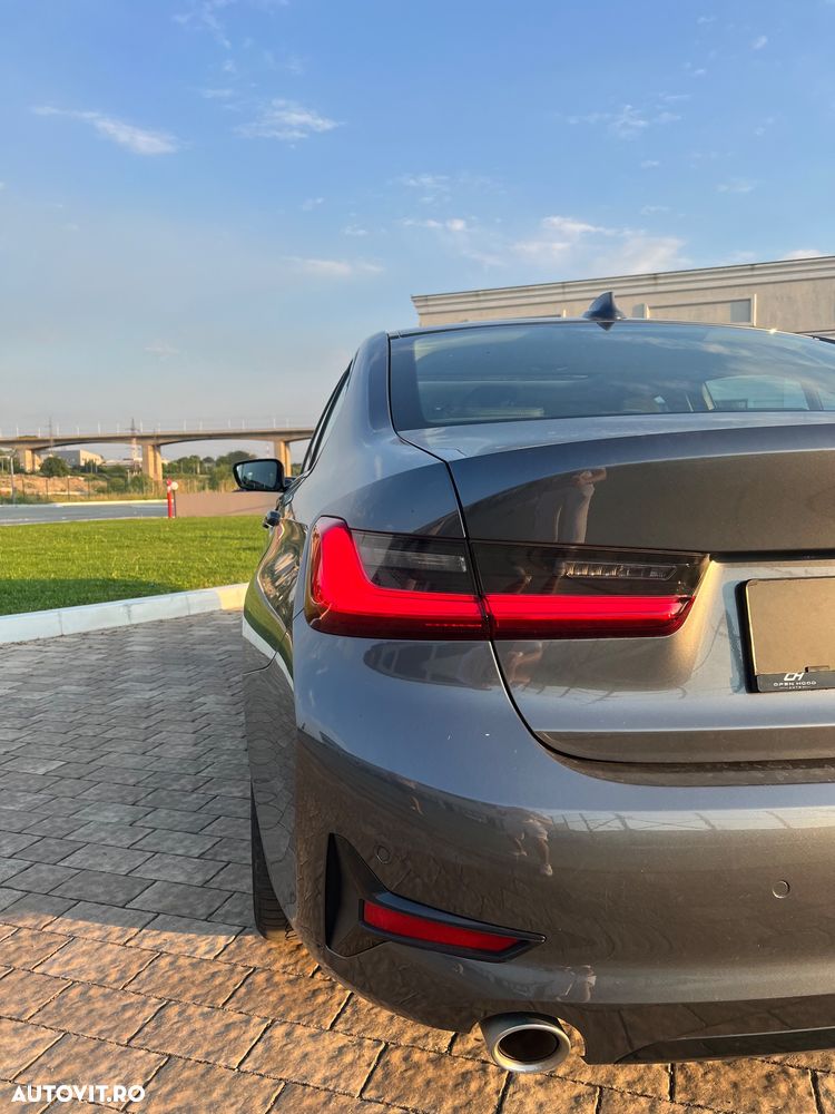 BMW Seria 3 320i Aut. Sport Line - 8