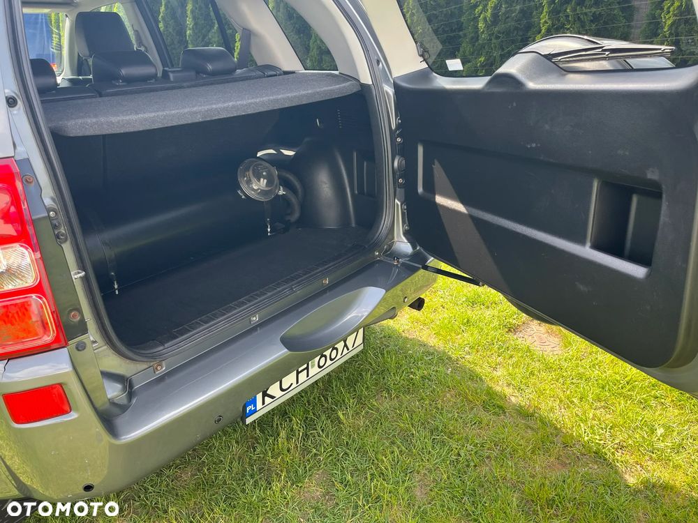 Suzuki Grand Vitara 2.0 De luxe - 17