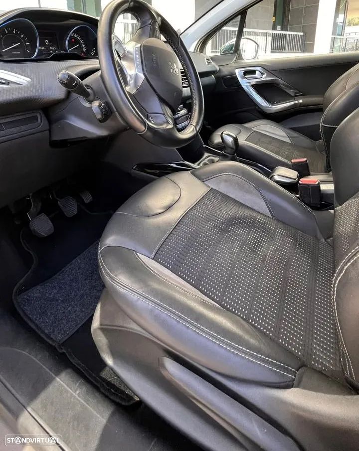 Peugeot 2008 1.2 PureTech Allure - 11