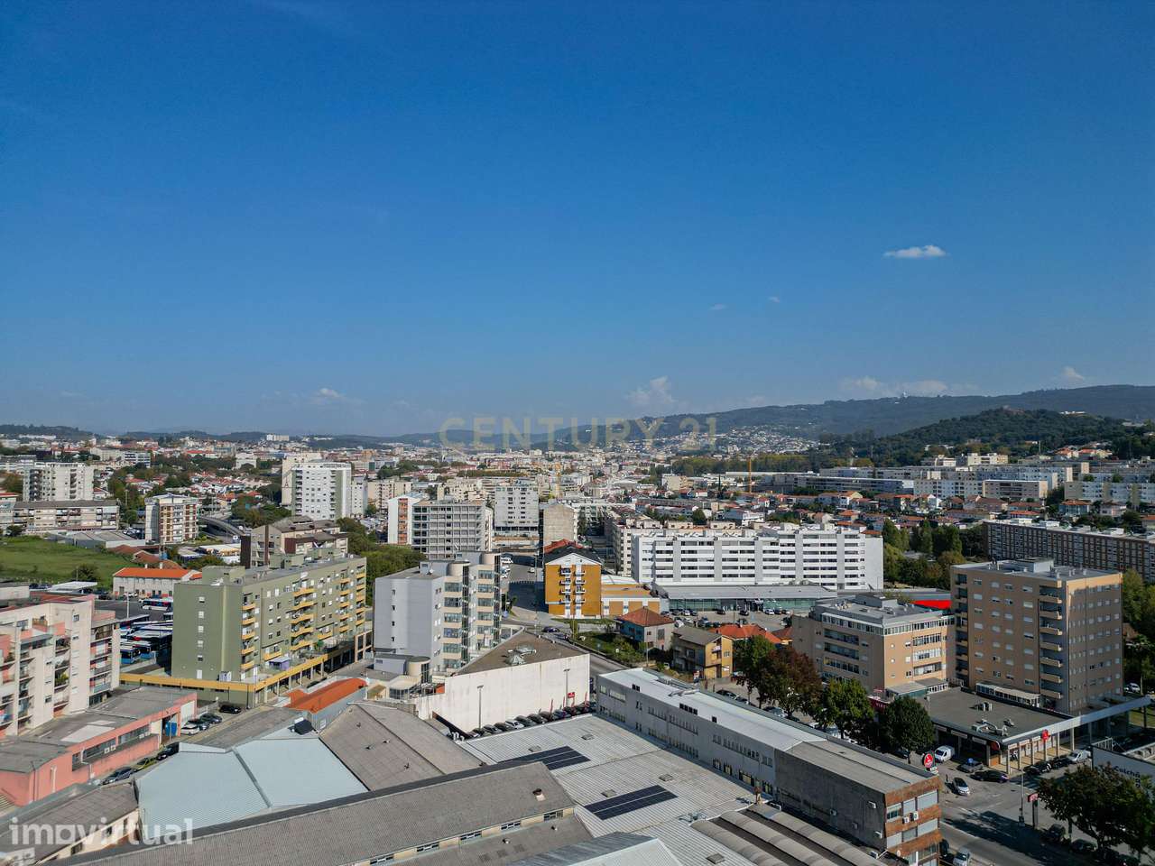 Venda de Armazém em Maximinos - Grande imagem: 3/31