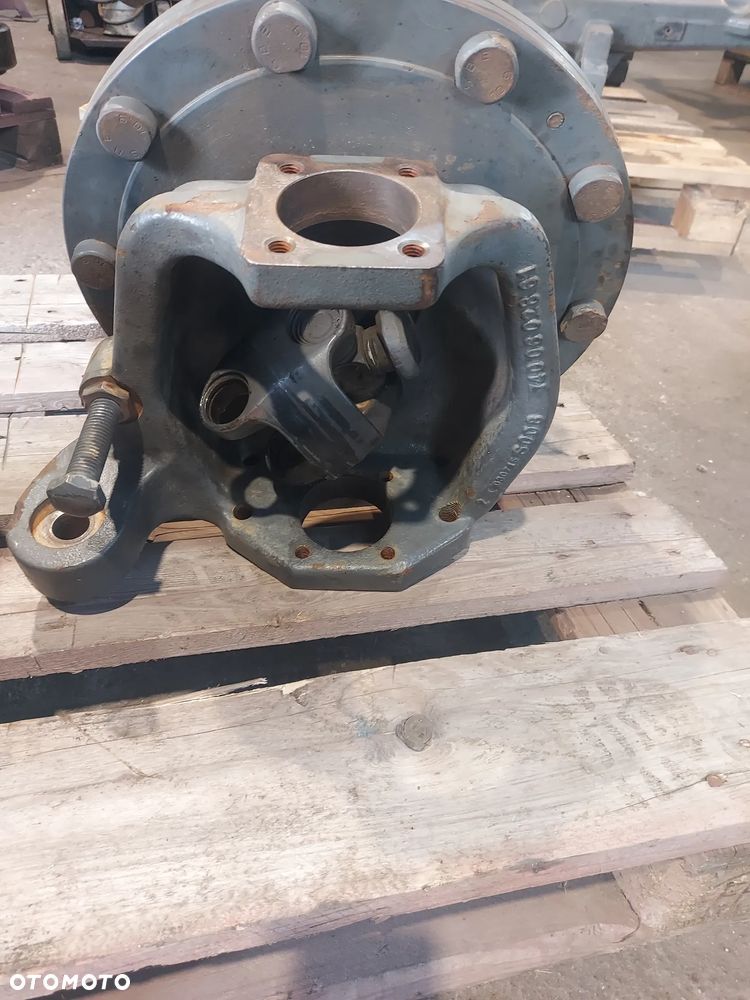 Zwrotnica zwolnica lewa 7400602861 Massey Ferguson 7600 7700