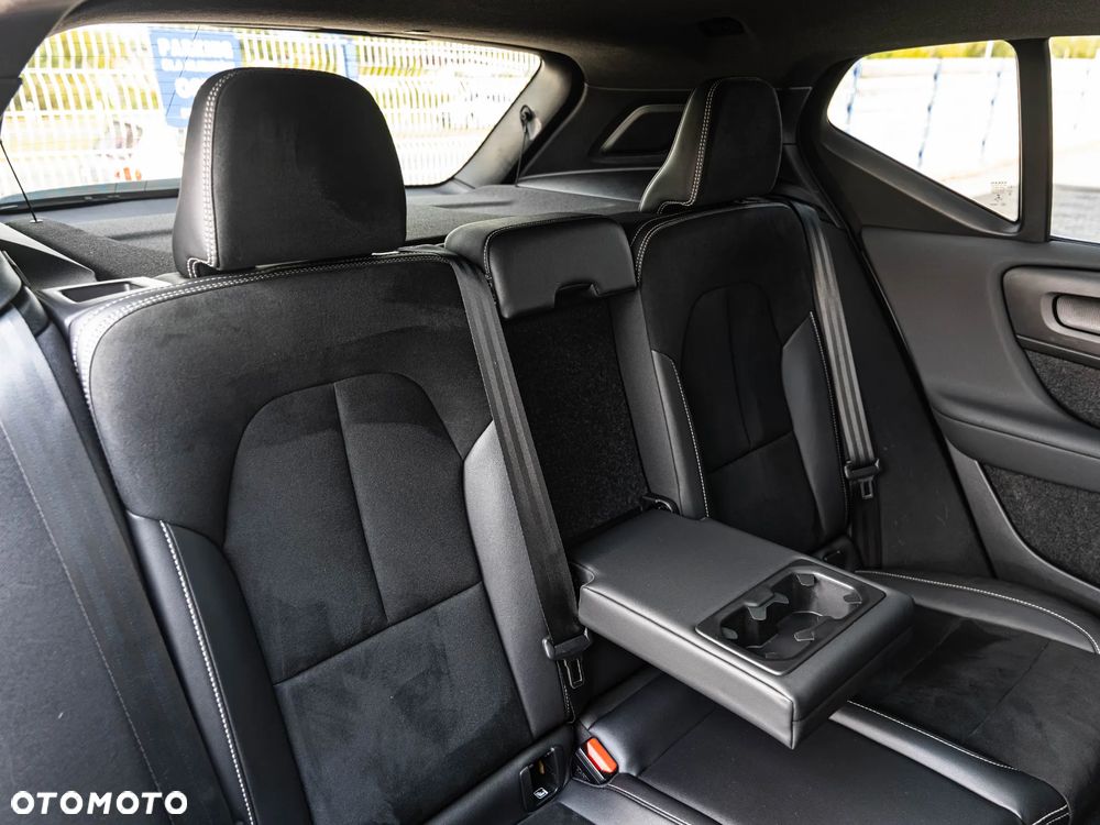 Volvo XC 40 B3 B DKG Plus Dark - 27