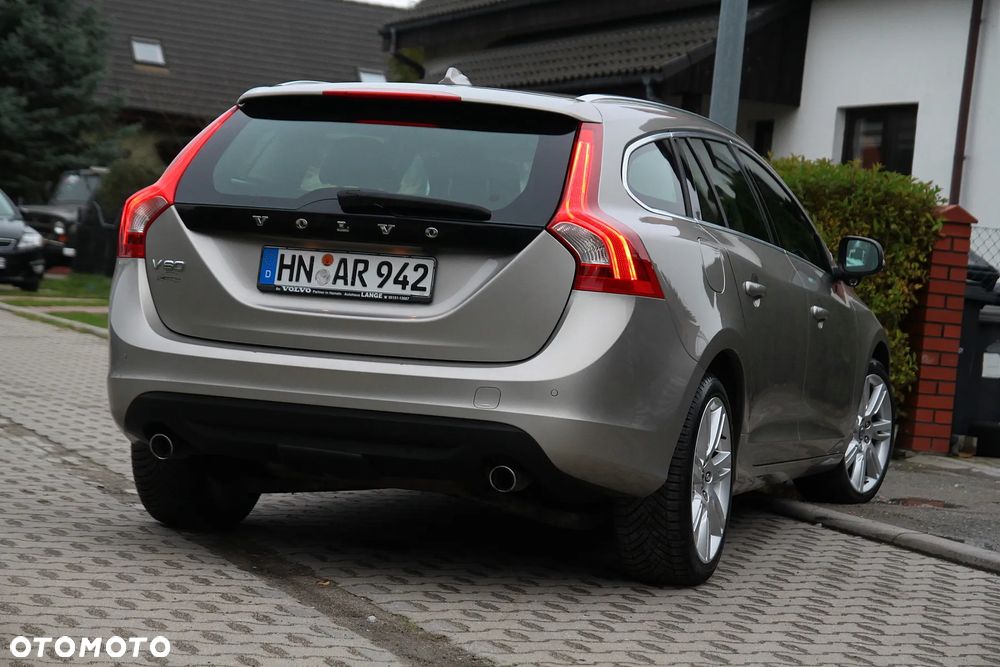 Volvo V60 D5 Summum - 18