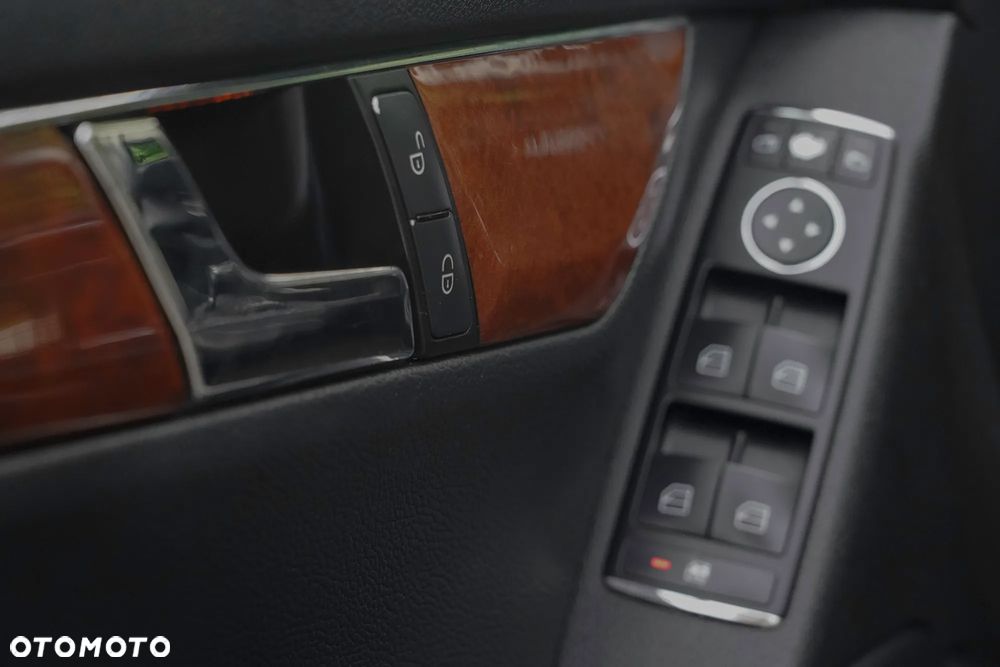 Mercedes-Benz Klasa C 300 7G-TRONIC SPORT EDITION - 34