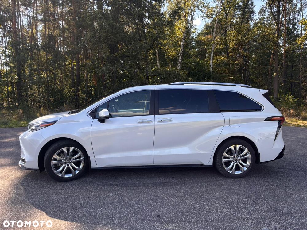 Toyota Sienna - 4