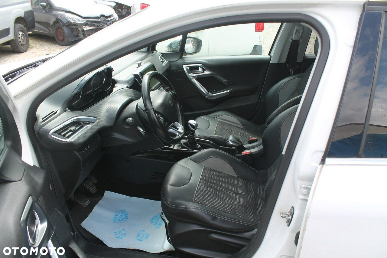 Peugeot 2008 - 9