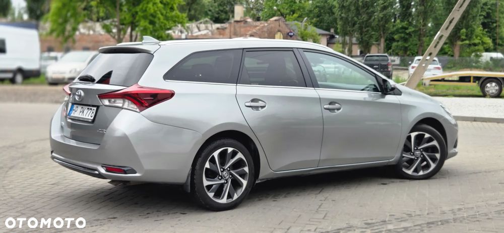 Toyota Auris 1.6 D-4D Design Edition - 13