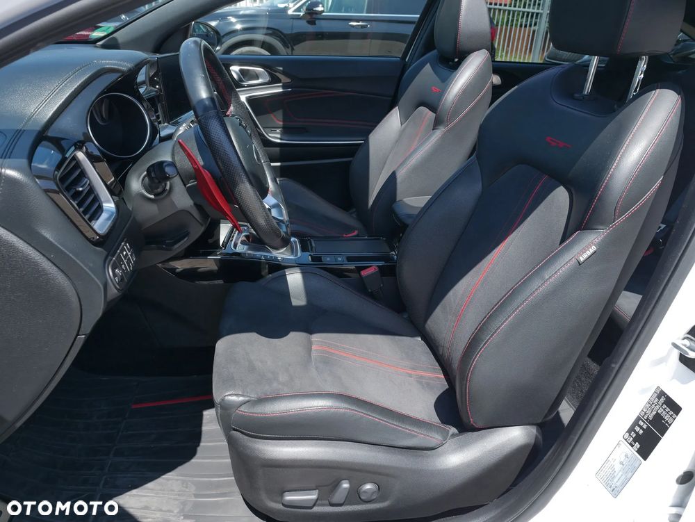 Kia ProCeed 1.6 T-GDI GT DCT - 13