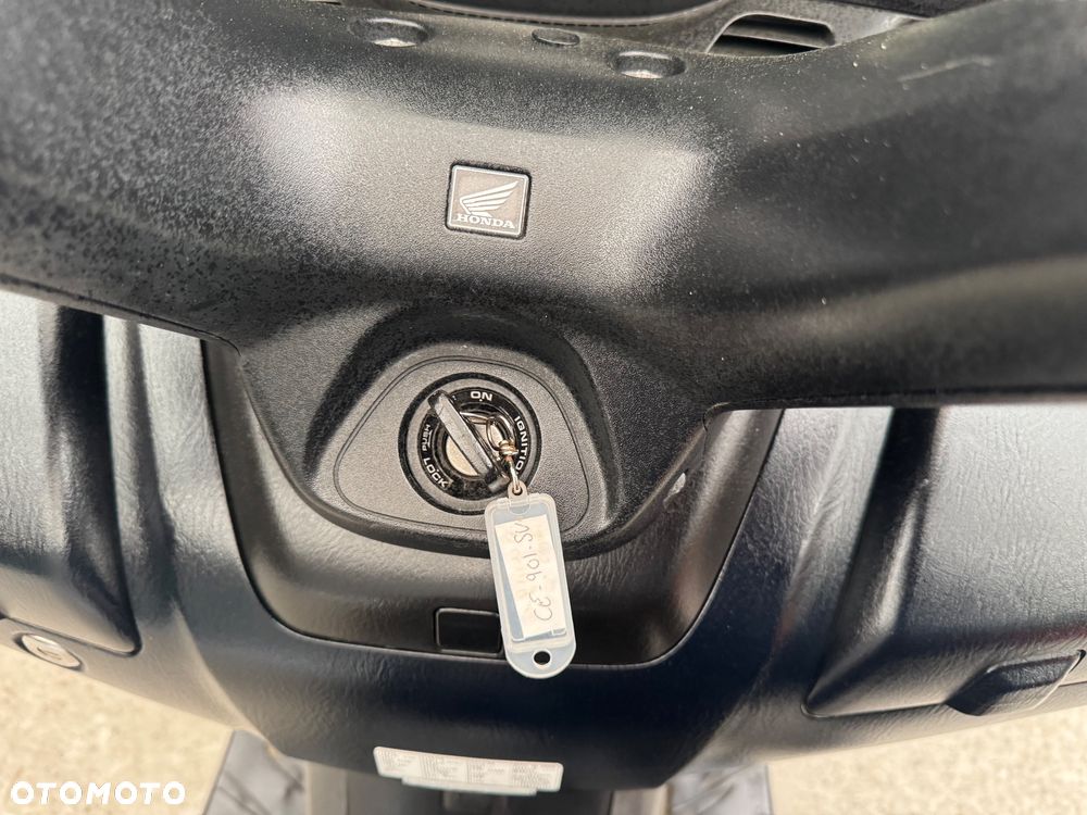 Honda SW-T400 - 12