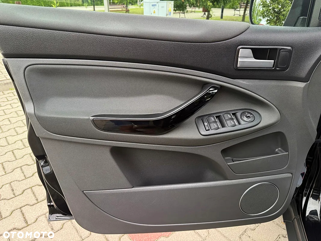 Ford Kuga 2.0 TDCi 2x4 Titanium - 22