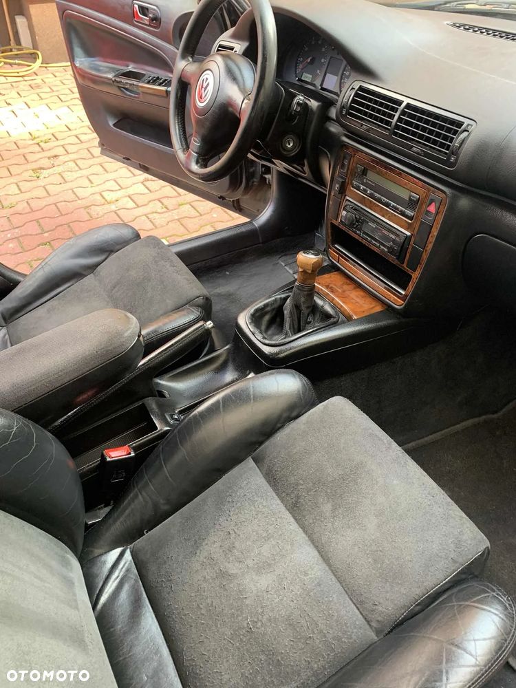 Volkswagen Passat 1.8 - 7