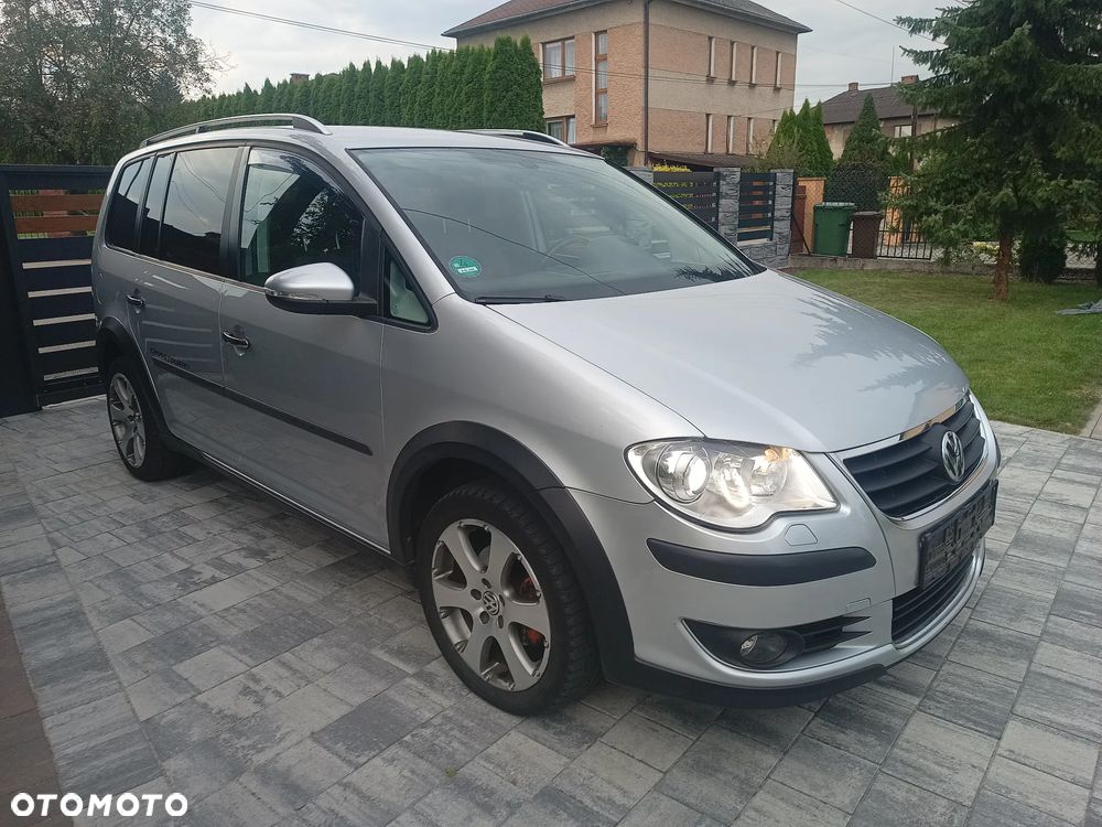 Volkswagen Touran - 1