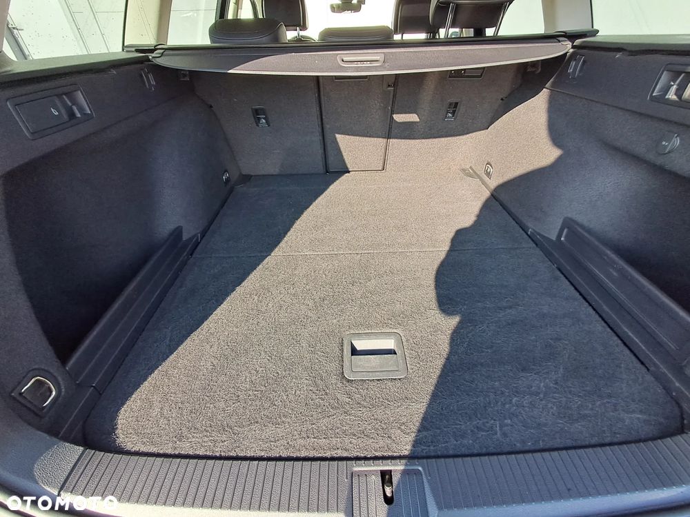 Volkswagen Passat - 14