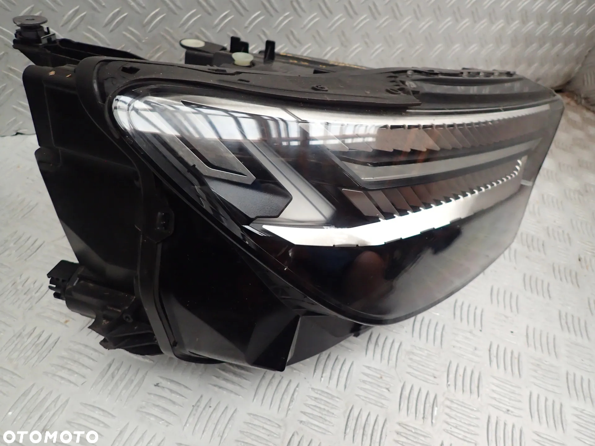 LAMPA PRAWY PRZÓD  AUDI Q4 E-TRON FULL LED MATRIX EUROPA 89A941036 - 2