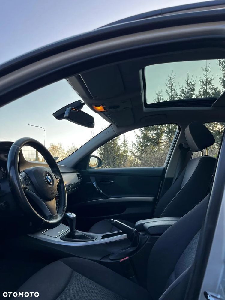 BMW Seria 3 318i - 11