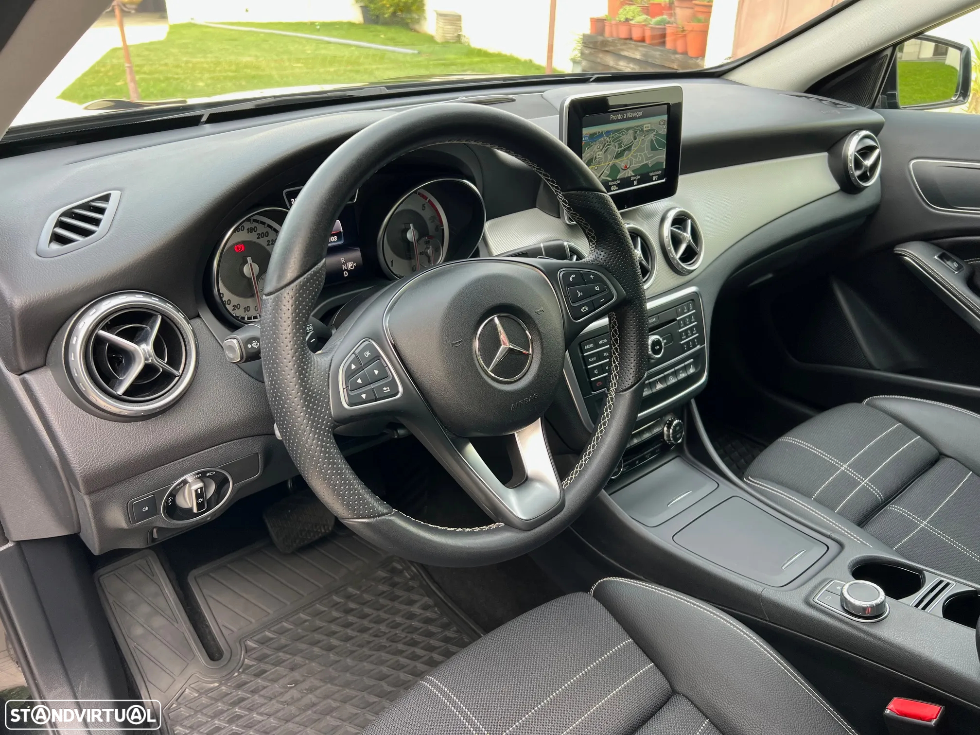 Mercedes-Benz GLA 220 d 7G-DCT Urban - 24
