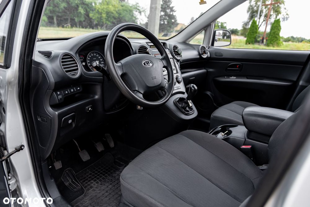 Kia Carens 2.0 EX - 16