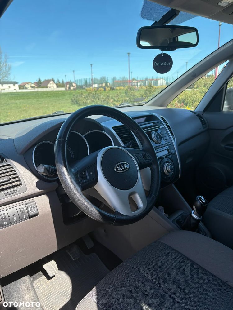 Kia Venga 1.6 L - 11