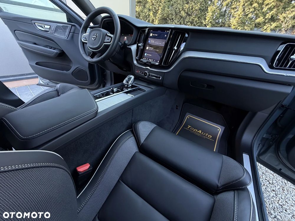 Volvo XC 60 B4 D Essential - 15