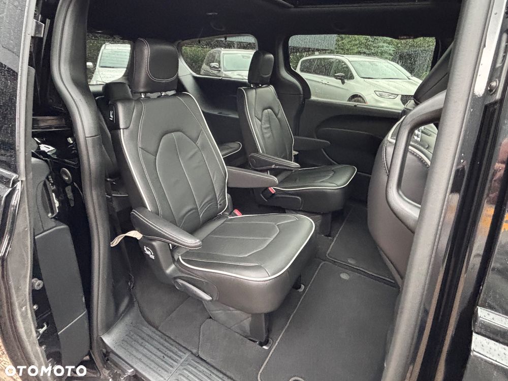 Chrysler Pacifica - 29