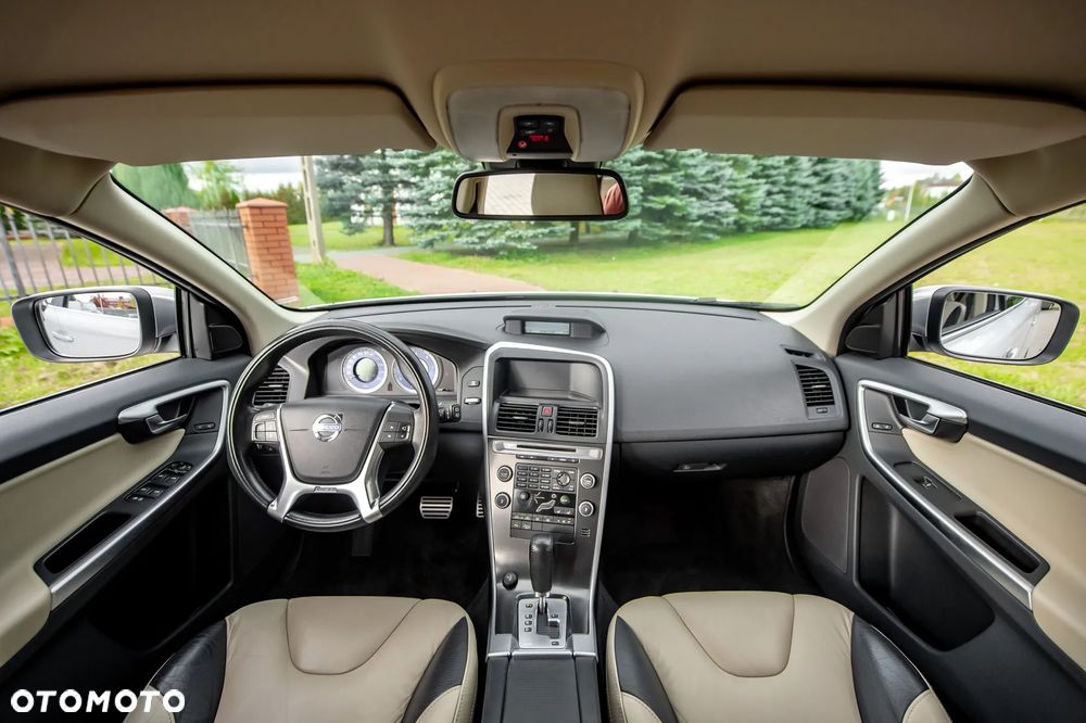 Volvo XC 60 D5 AWD Geartronic Momentum - 17