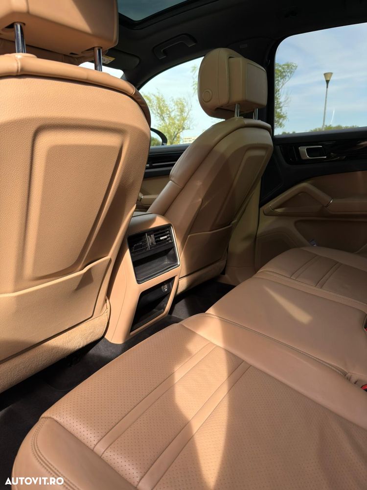 Porsche Cayenne - 24