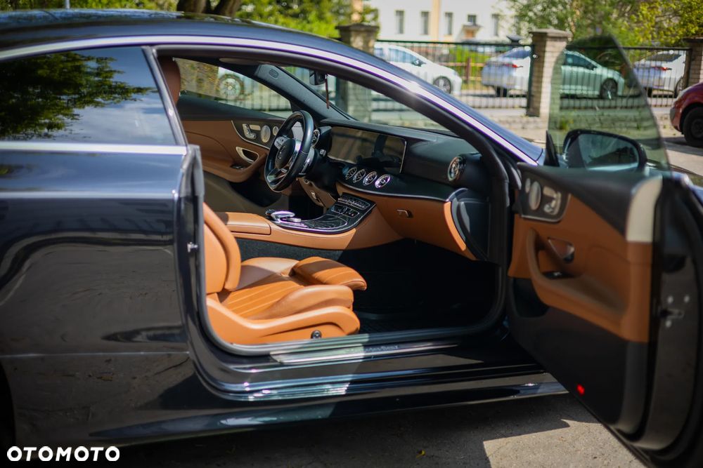 Mercedes-Benz Klasa E 220 d 4Matic 9G-TRONIC AMG Line - 3