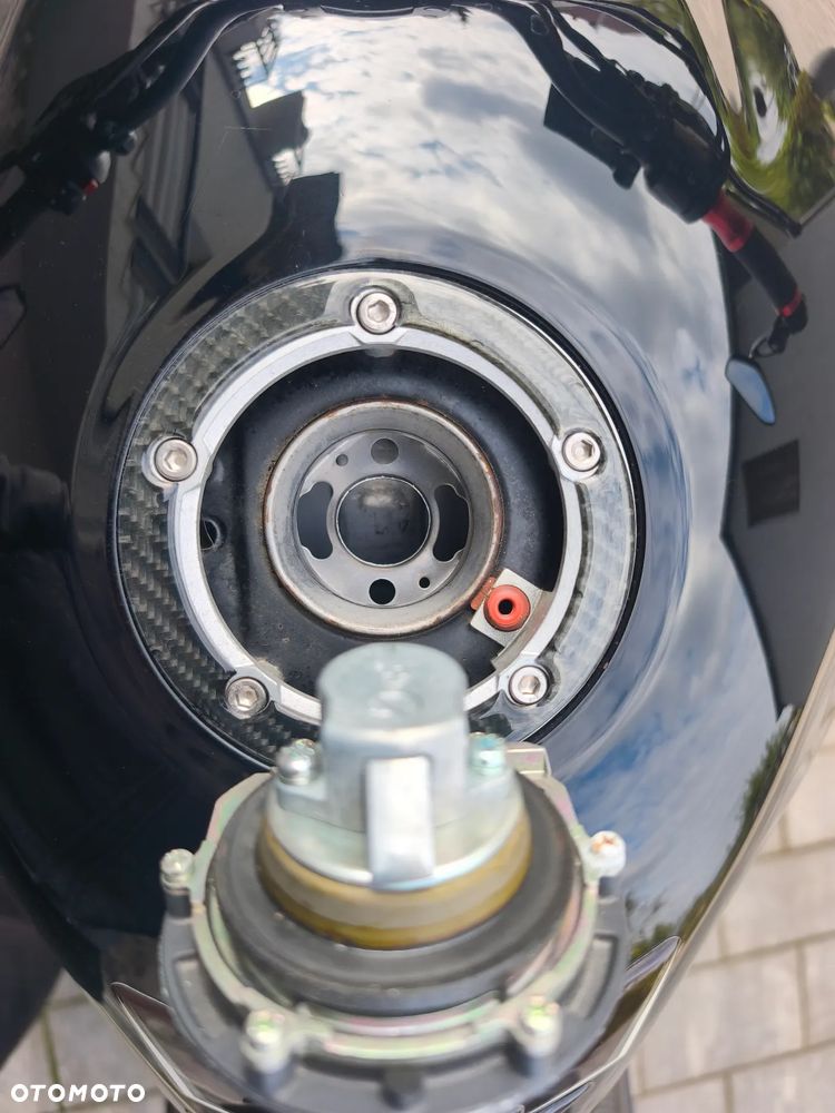Suzuki GSR - 15